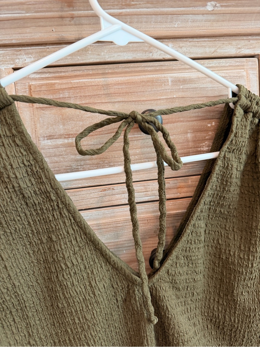 NWT Evereve Savanna Pucker V-Neck Tie Back Textured Top in Olive (Size XS) - Picture 7 of 13